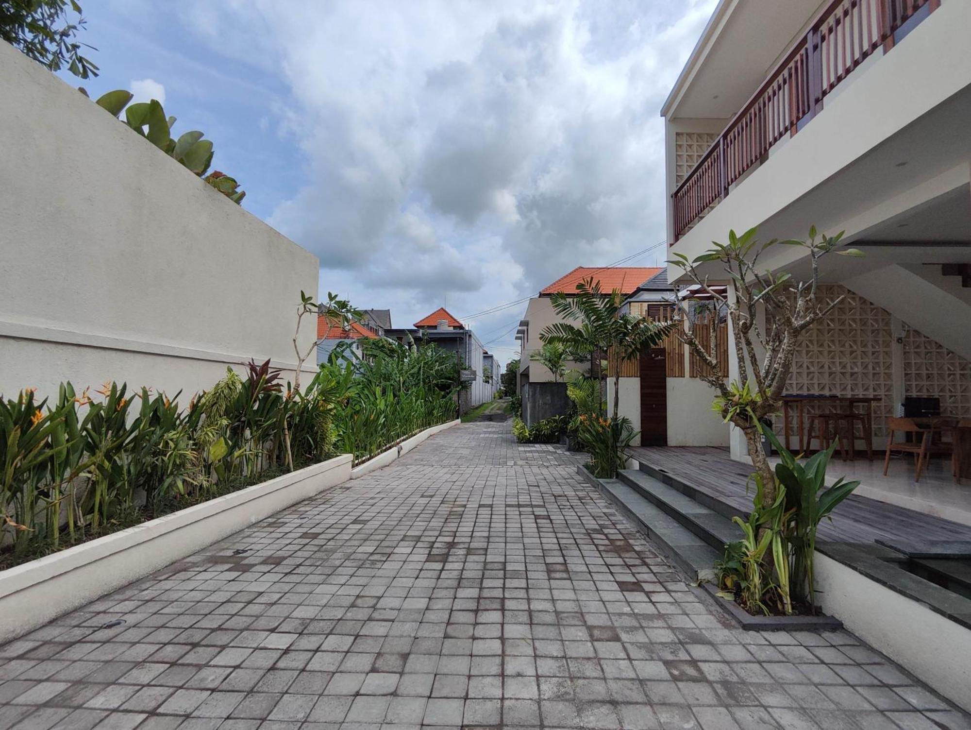 Villa Lovecho Canggu Buitenkant foto