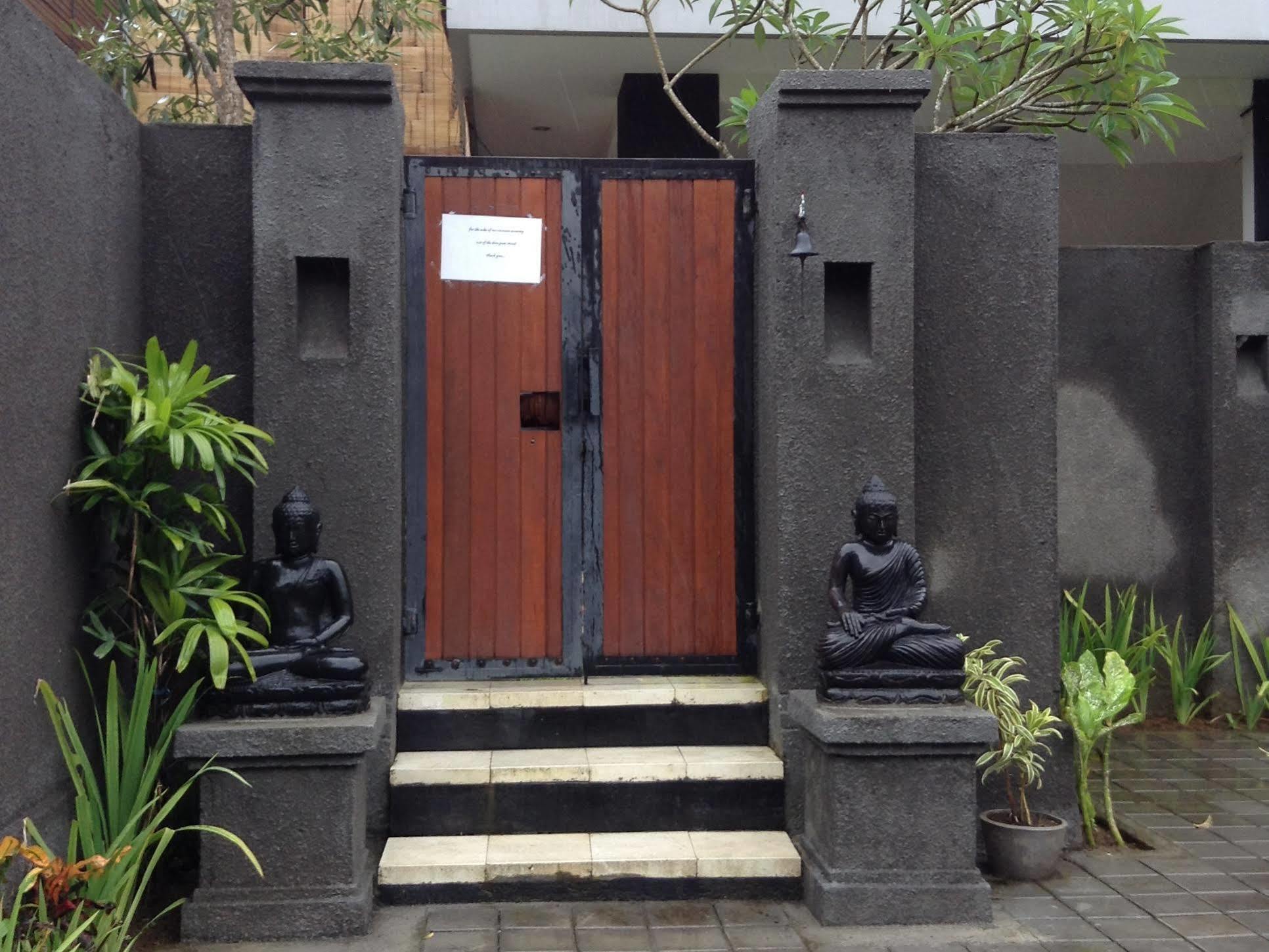 Villa Lovecho Canggu Buitenkant foto